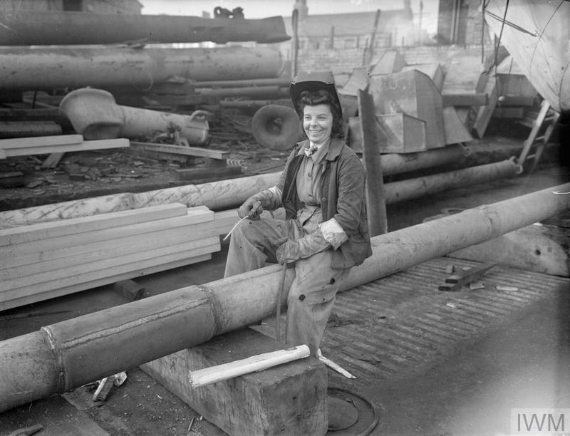 SHIPYARD WORKERS WORK DAY AND NIGHT. 27 OCTOBER 1944, BROCKLEBANK DOCK, LIVERPOOL. © IWM (A 26293)